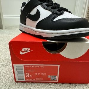 Toddler low dunk black and white sneaker 9c